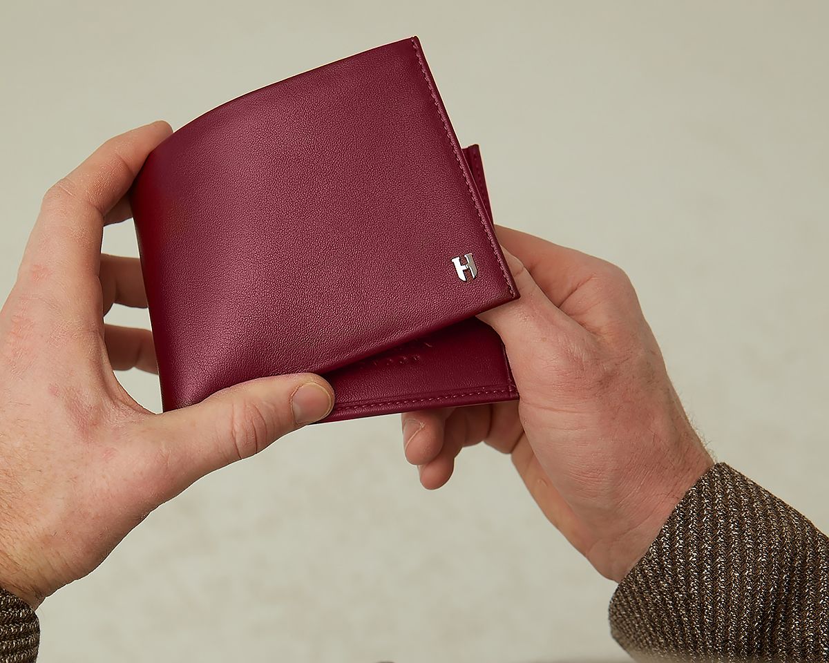 Luxury Helmbrook men’s wallet featuring multi compartment design for daily organization.