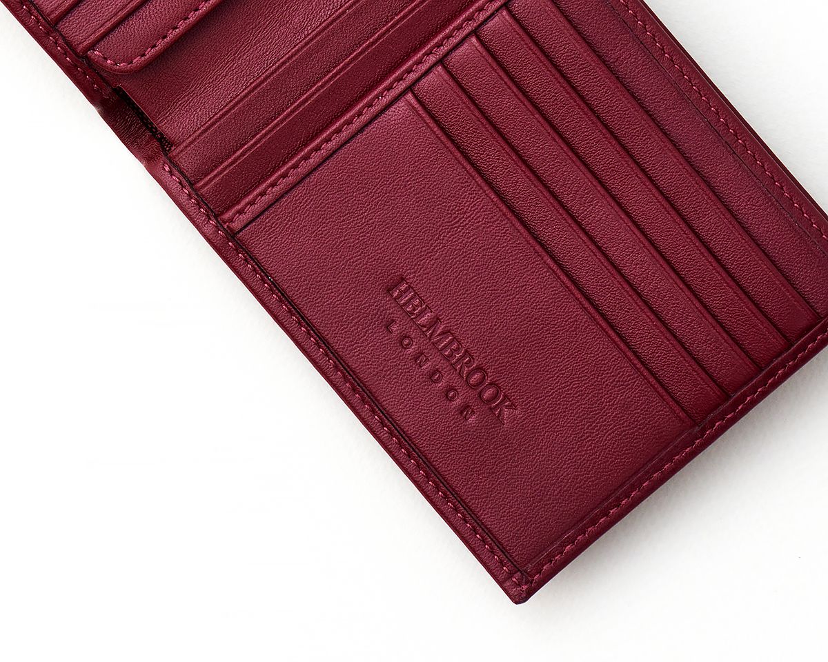 Stylish Helmbrook leather wallet made for men to organize cards and cash effortlessly.