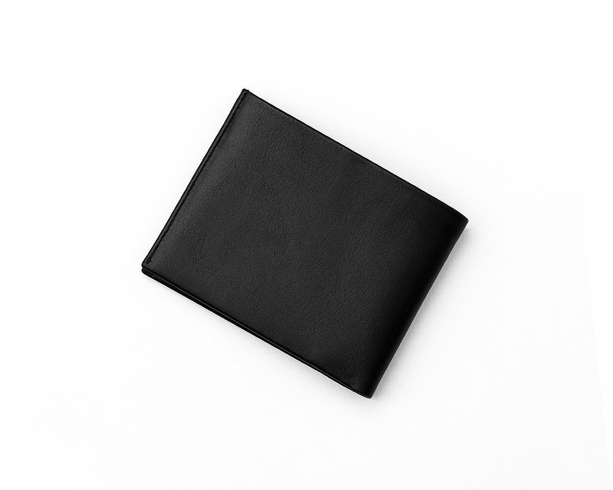 Luxury Tanner wallet crafted for men, perfect for travel, business, and everyday style.