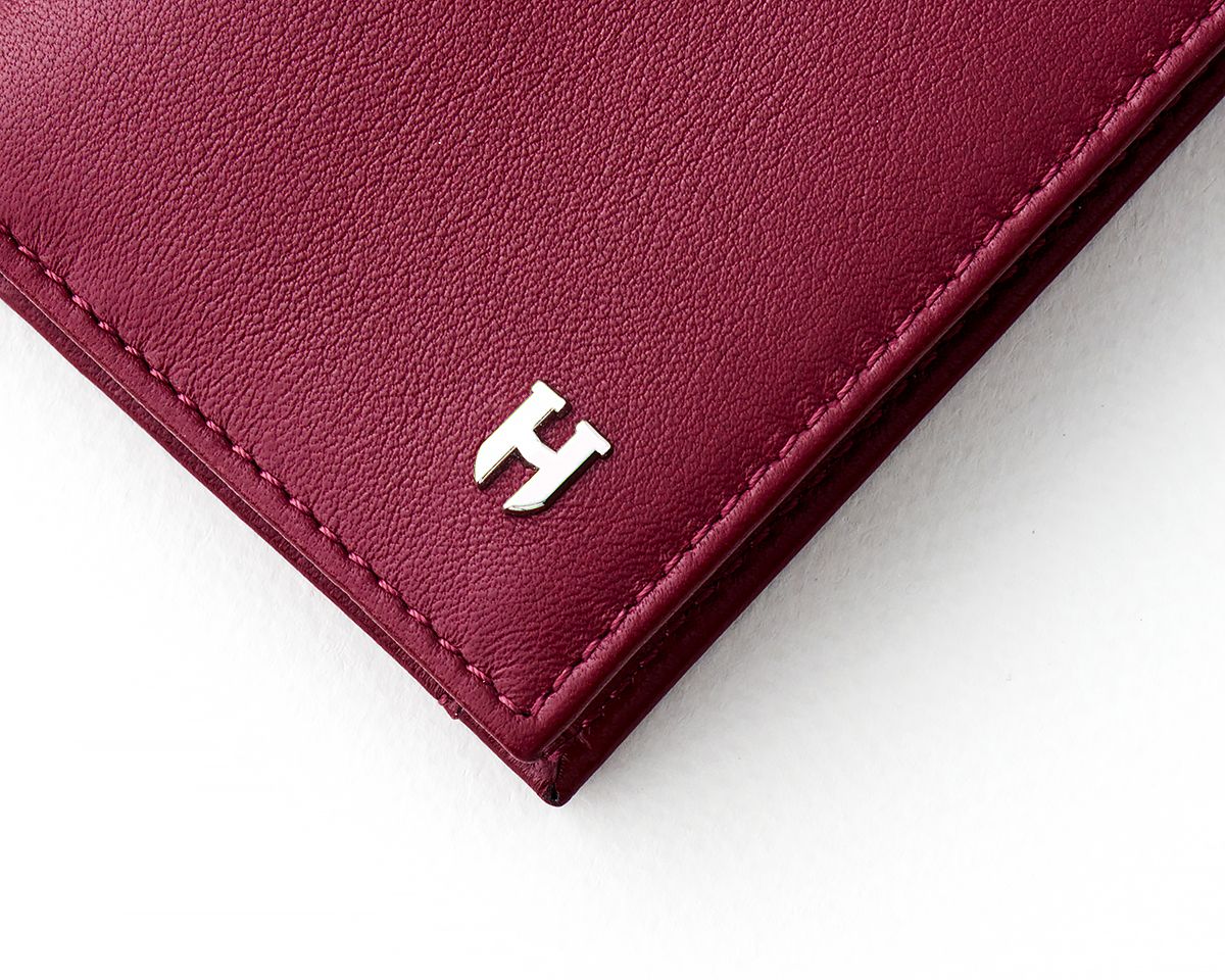 Townsend elegant leather wallet for men, offering a sophisticated look with practical storage.